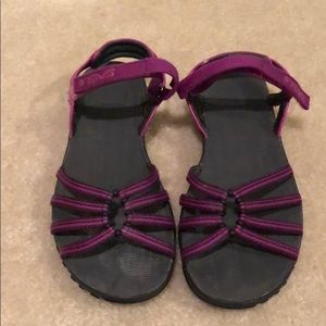 Gently used Women’s Merrell sandals